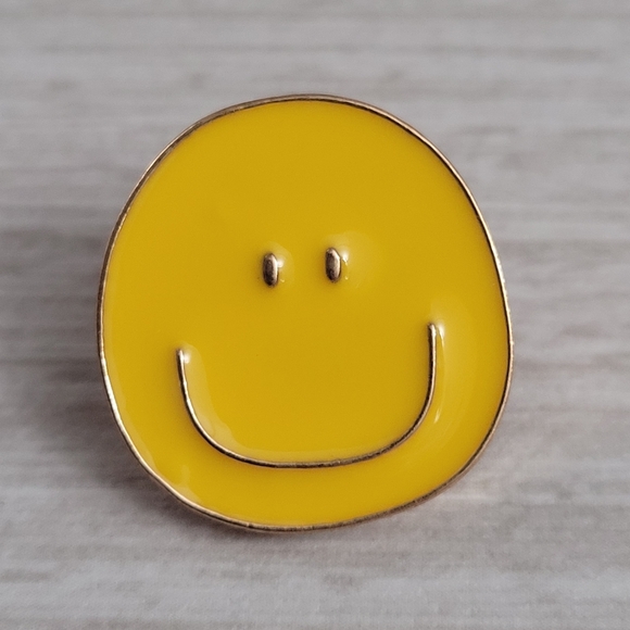 Smiley Face Enamel Pin - Picture 1 of 10